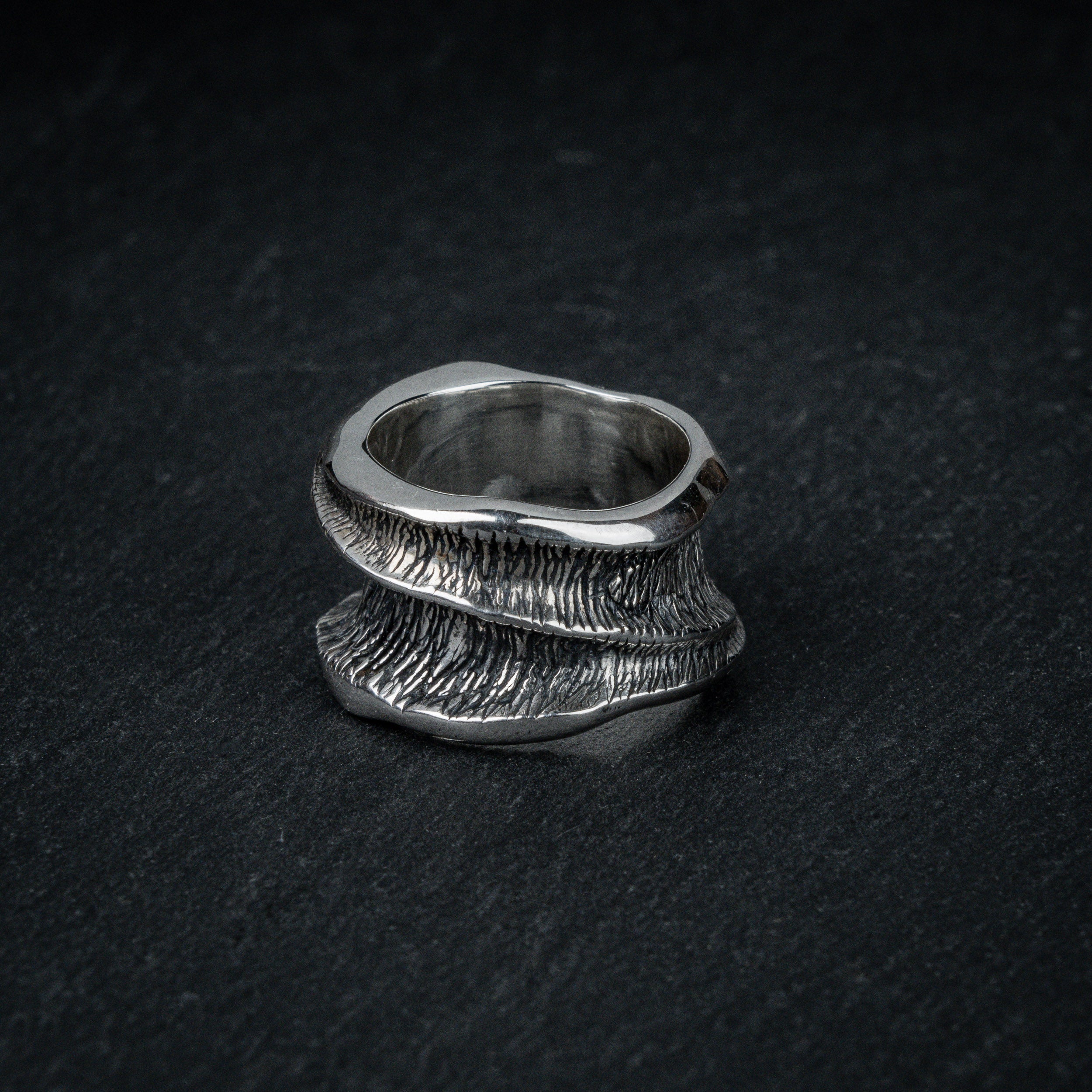 Sculptural silver ring 'Talon' by Myon Rox – fluid curves, waterfall-inspired texture, front view