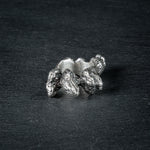 front view of sculptural ring 'KUILUUN' – open band and bold contours inspired by geological forms